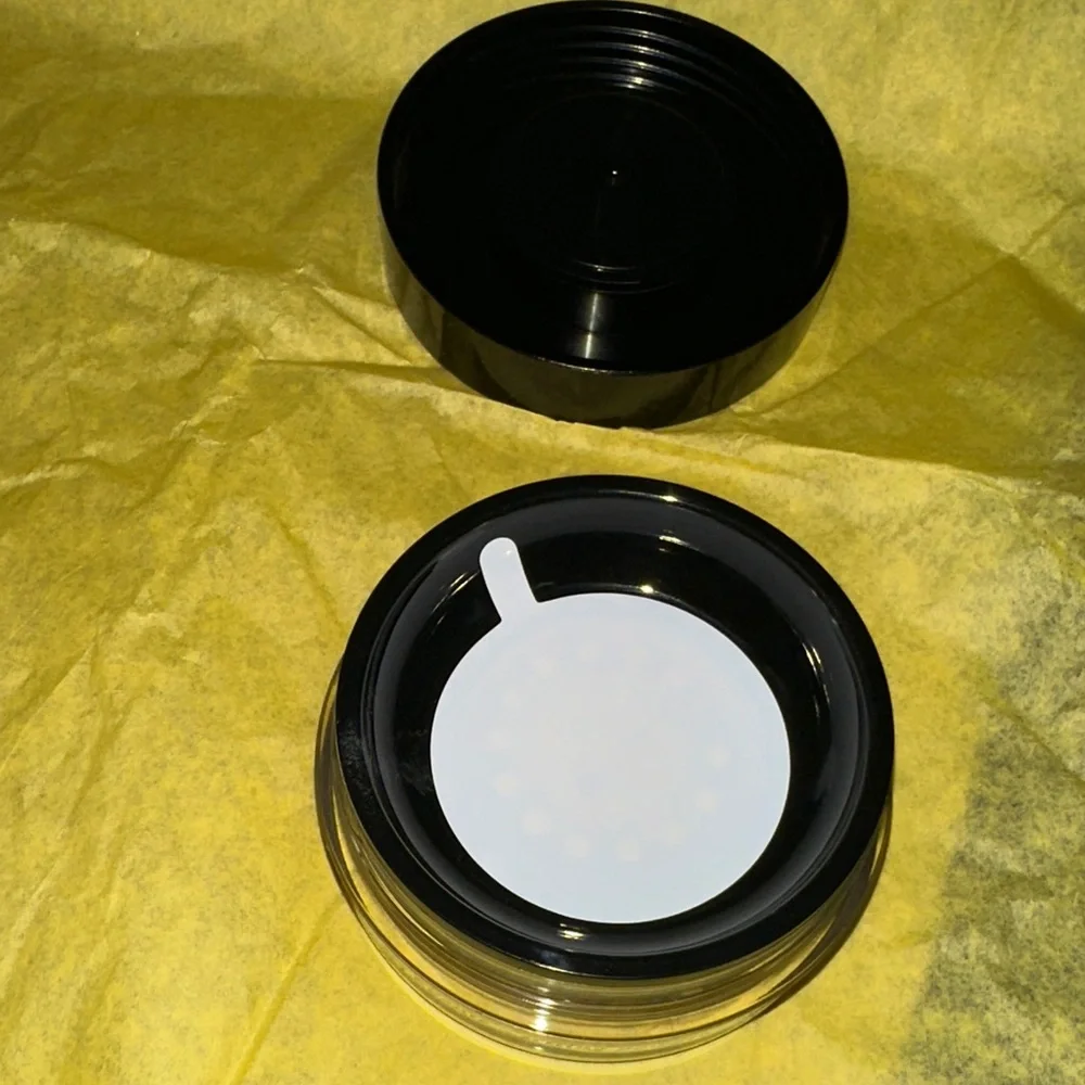 Viseart Paris Invisible Setting Powder in Black Case